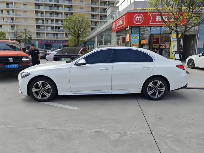 Mercedes-Benz C-Class 2022 Model C 200 L Sports Edition – фото 3