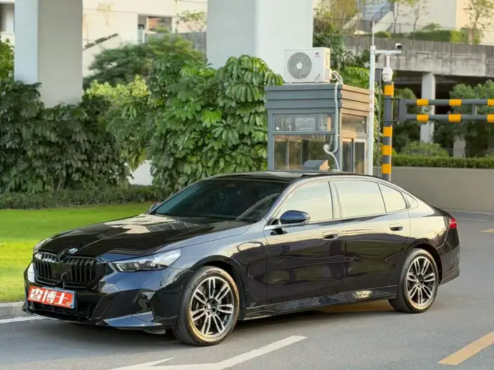 BMW 5 Series 2024 Model 530Li Leading Model M Sports Set – фото 1