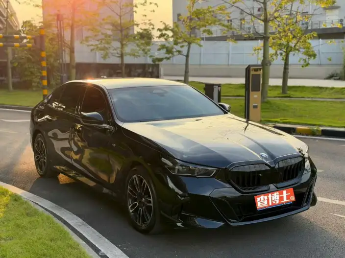BMW 5 Series 2024 Model 530Li Leading Model M Sports Set – фото 3