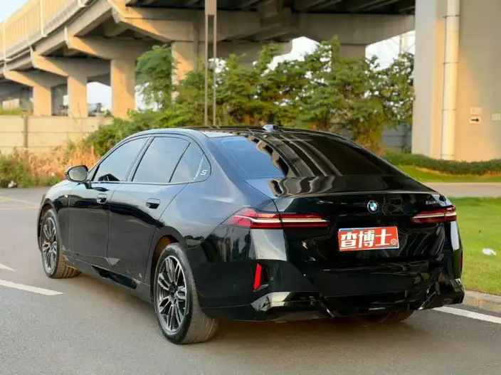 BMW 5 Series 2024 Model 530Li Leading Model M Sports Set – фото 4