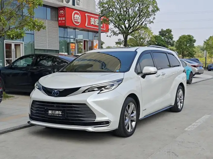 Toyota Sienna 2023 Model Hybrid 2.5L Premium Edition – фото 1