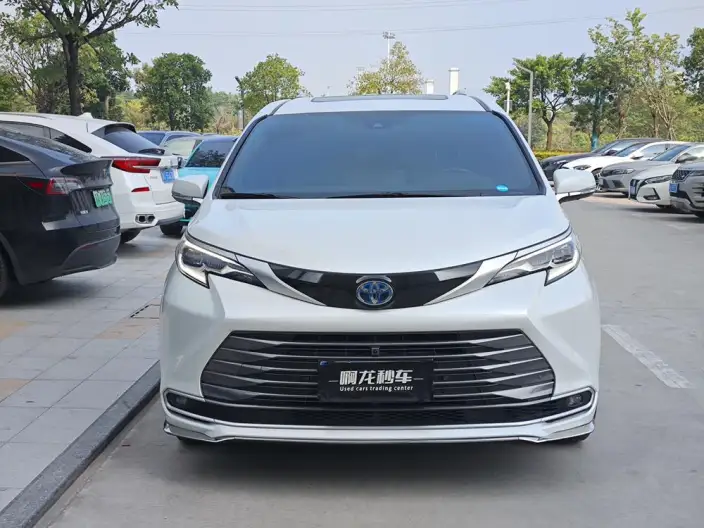 Toyota Sienna 2023 Model Hybrid 2.5L Premium Edition – фото 2