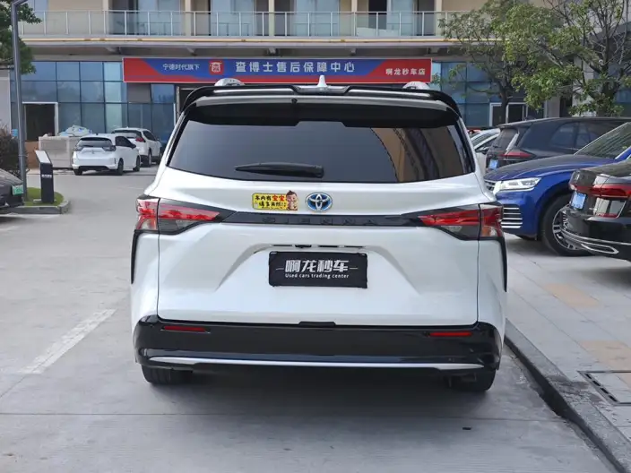 Toyota Sienna 2023 Model Hybrid 2.5L Premium Edition – фото 5