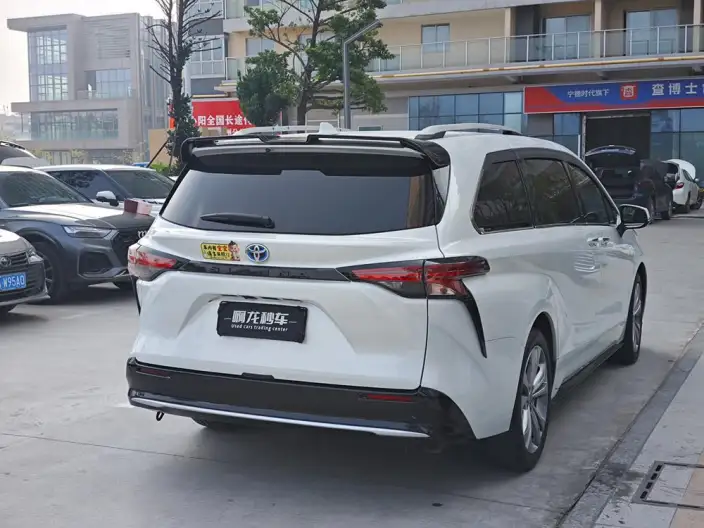 Toyota Sienna 2023 Model Hybrid 2.5L Premium Edition – фото 6