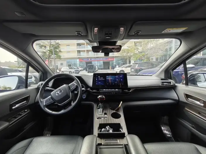 Toyota Sienna 2023 Model Hybrid 2.5L Premium Edition – фото 7