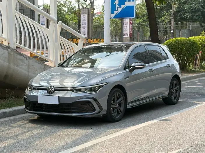 Volkswagen Golf 2023 Model 280TSI DSG R-Line Lite – фото 1