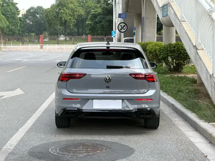 Volkswagen Golf 2023 Model 280TSI DSG R-Line Lite – фото 4