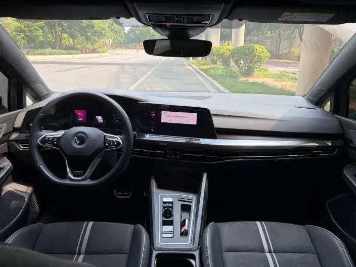 Volkswagen Golf 2023 Model 280TSI DSG R-Line Lite – фото 5