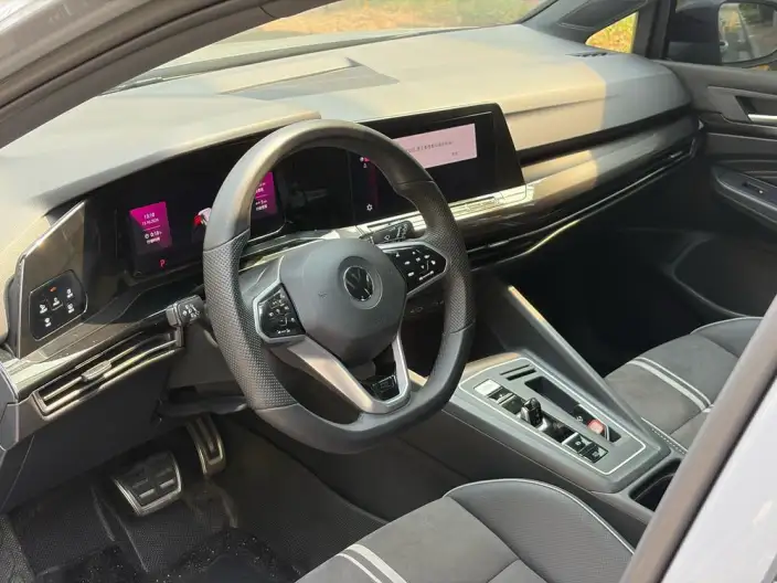 Volkswagen Golf 2023 Model 280TSI DSG R-Line Lite – фото 7