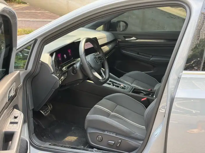 Volkswagen Golf 2023 Model 280TSI DSG R-Line Lite – фото 8