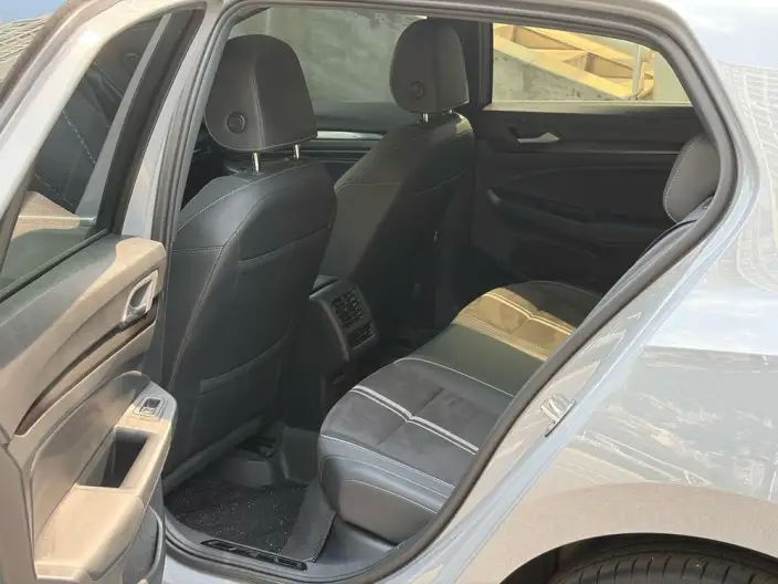 Volkswagen Golf 2023 Model 280TSI DSG R-Line Lite – фото 9