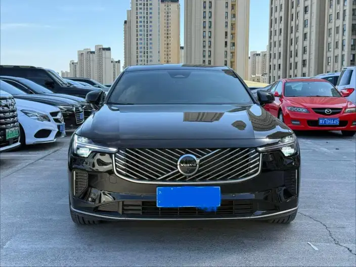 Volvo S90 2026 Model B5 Smart Range Deluxe Edition – фото 2