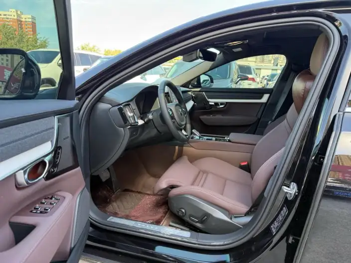 Volvo S90 2026 Model B5 Smart Range Deluxe Edition – фото 10