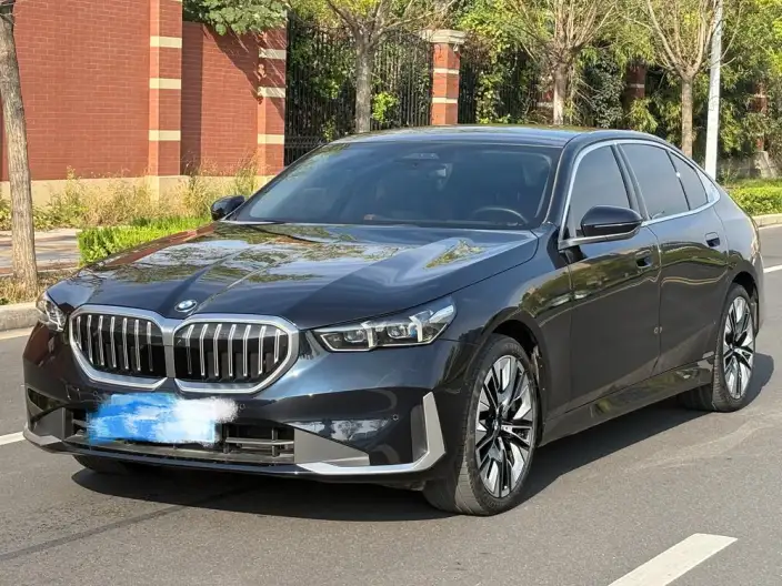BMW 5 Series 2024 Model 530Li Exclusive Model Luxury Set – фото 1