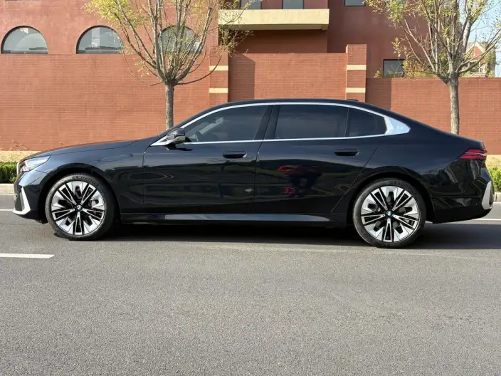 BMW 5 Series 2024 Model 530Li Exclusive Model Luxury Set – фото 4