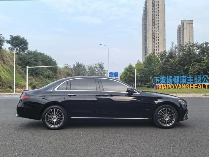 Mercedes-Benz E-Class 2023 Model Facelift E 260 L sedan – фото 7