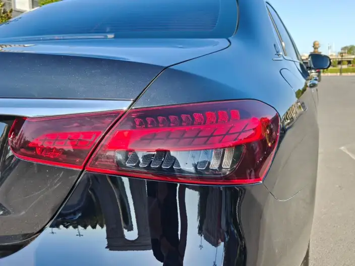 Mercedes-Benz E-Class 2022 Model Facelift II E 260 L sedan – фото 10