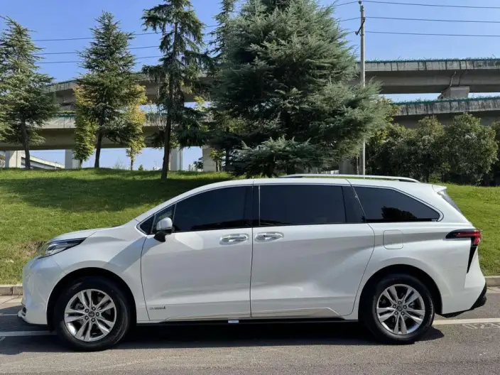 Toyota Sienna 2021 Model 2.5L Hybrid Supreme Edition – фото 2