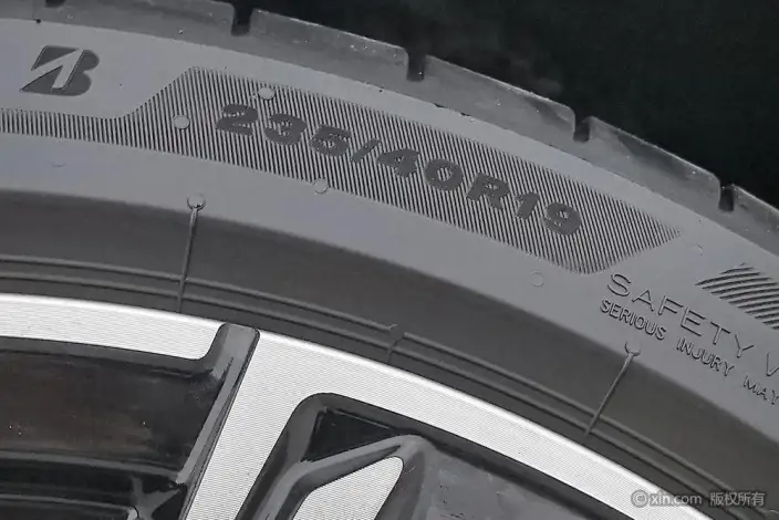 BMW 2 Series 2025 Model M235L – фото 8