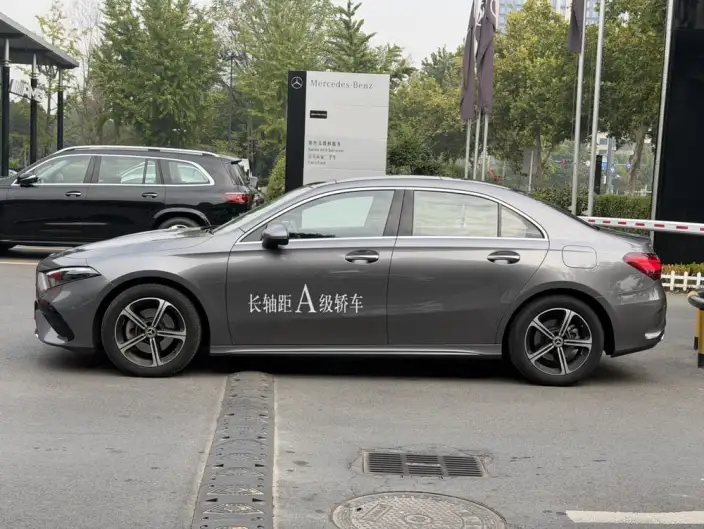 Mercedes-Benz A-class 2023 Model A 200 L Sports sedan Fashion Edition – фото 4