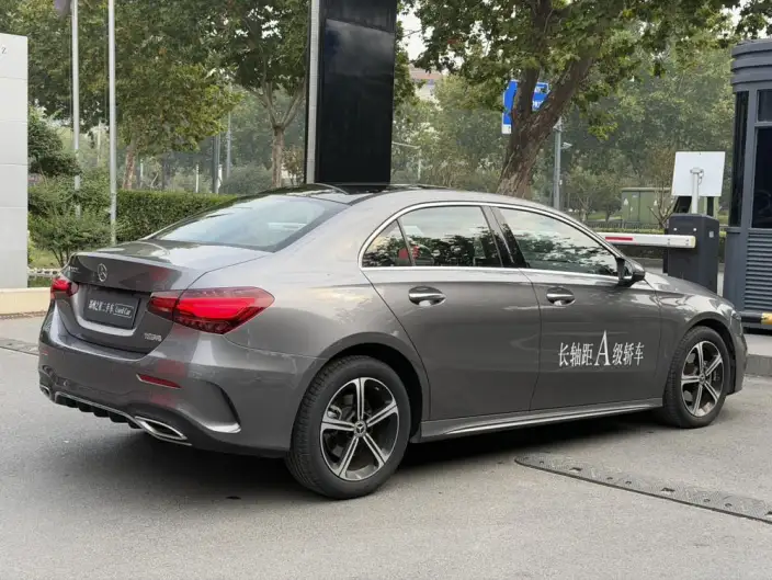 Mercedes-Benz A-class 2023 Model A 200 L Sports sedan Fashion Edition – фото 6
