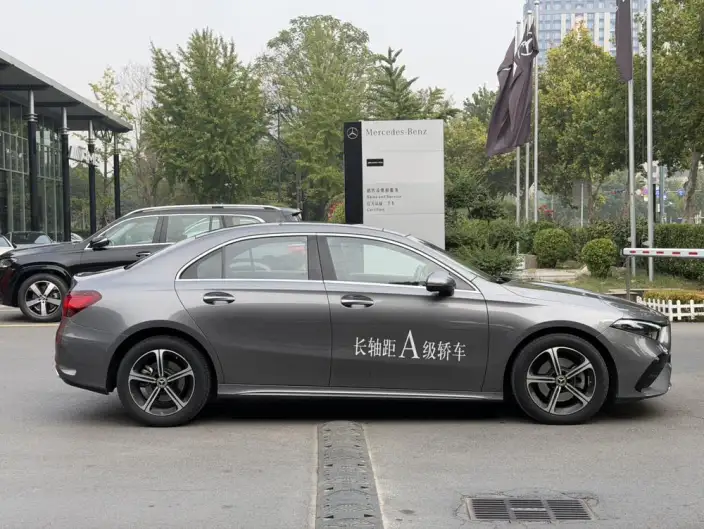 Mercedes-Benz A-class 2023 Model A 200 L Sports sedan Fashion Edition – фото 7