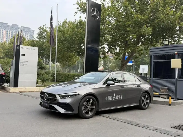 Mercedes-Benz A-class 2023 Model A 200 L Sports sedan Fashion Edition – фото 10