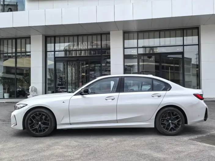 BMW 3 Series 2025 Model 330Li M Sports Night Set – фото 3