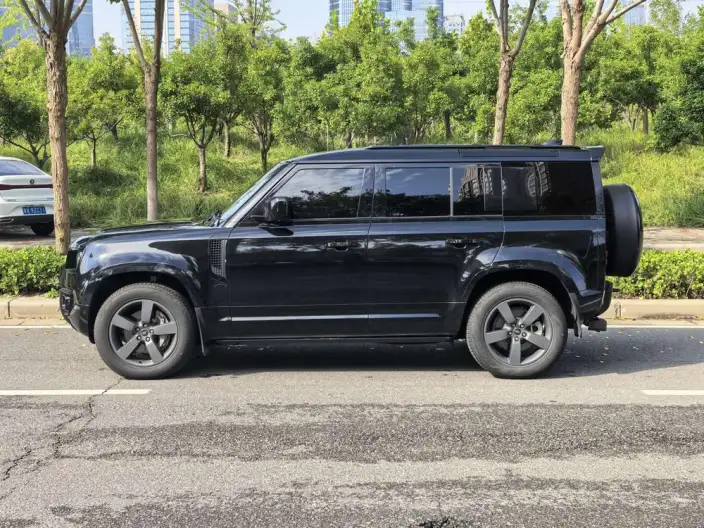 Land Rover Defender 2025 Model 110 3.0T P400 HSE X-Dynamic – фото 4
