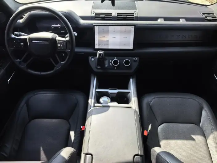 Land Rover Defender 2025 Model 110 3.0T P400 HSE X-Dynamic – фото 9