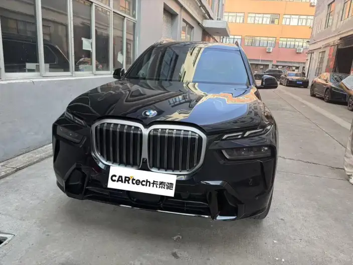 BMW X7 2023 Model xDrive40i Exclusive Model M Sports Set – фото 2