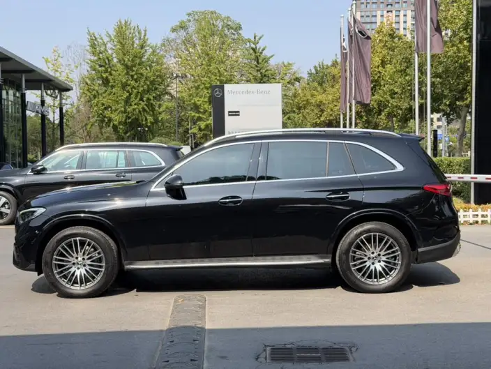Mercedes-Benz GLC 2024 Model Facelift GLC 300 L 4MATIC Dynamic Model 5 seat – фото 4