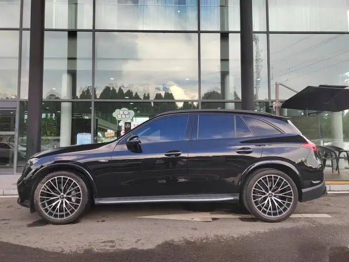 Mercedes-Benz GLC AMG 2025 Model AMG GLC 43 4MATIC – фото 3