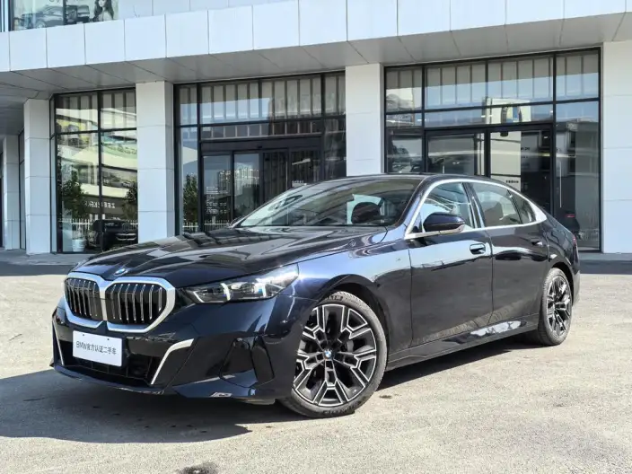 BMW 5 Series 2025 Model 530Li Exclusive Model M Sports Set – фото 1