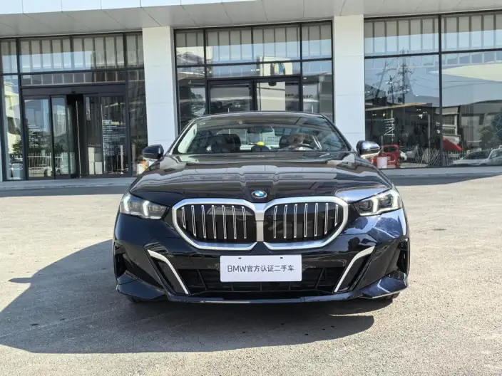 BMW 5 Series 2025 Model 530Li Exclusive Model M Sports Set – фото 2
