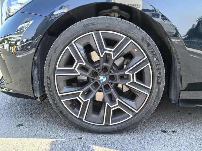 BMW 5 Series 2025 Model 530Li Exclusive Model M Sports Set – фото 6
