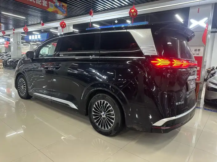 Denza D9 EV 2022 Model 600 4WD Flagship Model