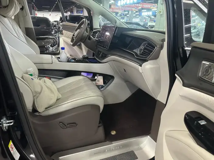 Denza D9 EV 2022 Model 600 4WD Flagship Model – фото 6