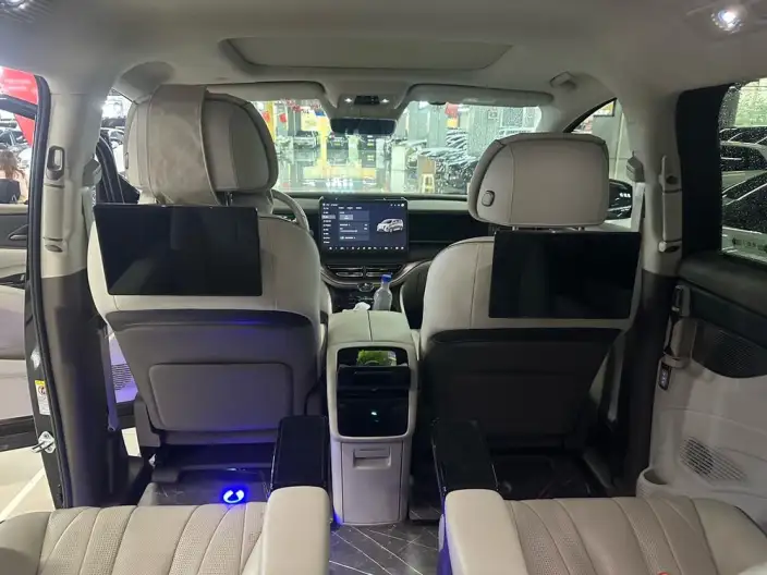 Denza D9 EV 2022 Model 600 4WD Flagship Model – фото 8