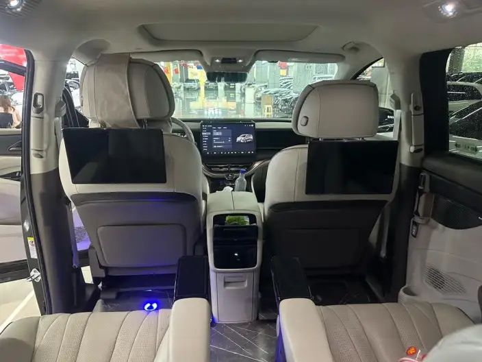 Denza D9 EV 2022 Model 600 4WD Flagship Model – фото 10