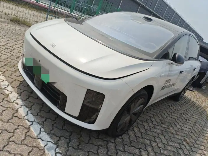 Li Auto i8 2025 Model Standard Edition – фото 1