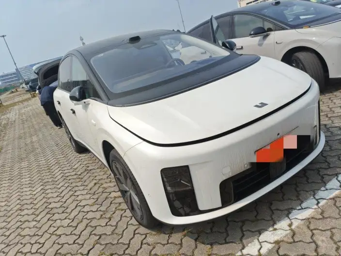 Li Auto i8 2025 Model Standard Edition – фото 2