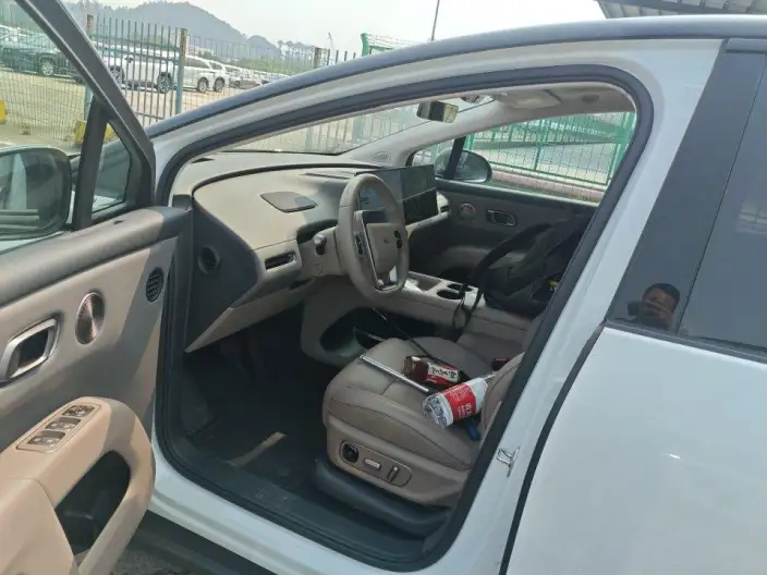 Li Auto i8 2025 Model Standard Edition – фото 9