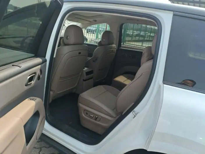 Li Auto i8 2025 Model Standard Edition – фото 10