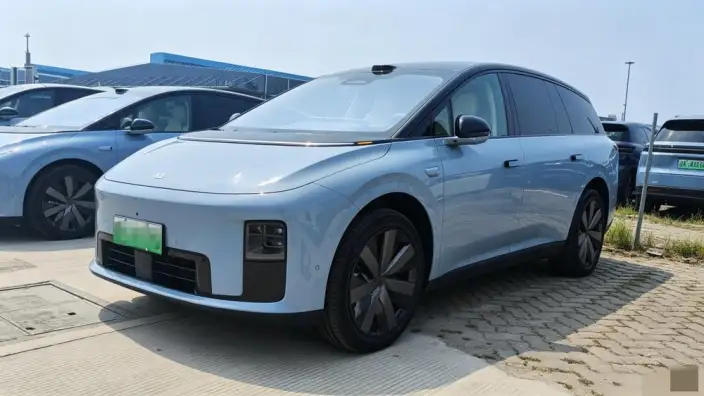 Li Auto i8 2025 Model Standard Edition – фото 1