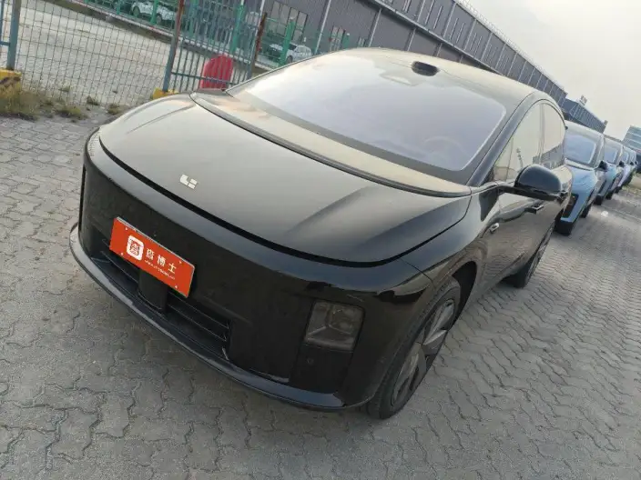 Li Auto i8 2025 Model Standard Edition – фото 1