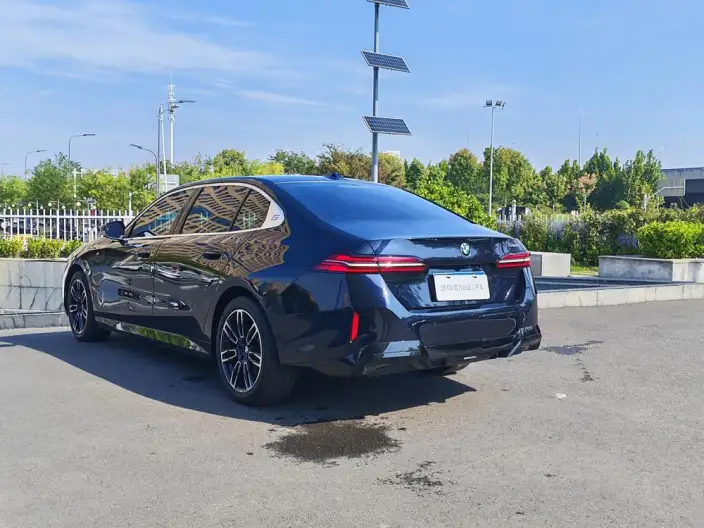 BMW 5 Series 2025 Model Facelift 530Li Leading Model M Sports Set – фото 5