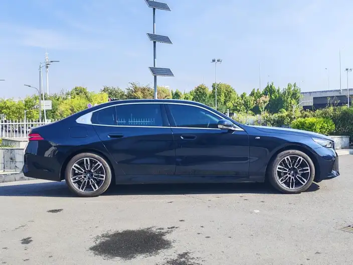 BMW 5 Series 2025 Model Facelift 530Li Leading Model M Sports Set – фото 8