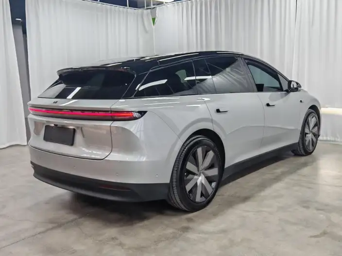 Li Auto i6 2025 Model 4WD Standard Edition – фото 6