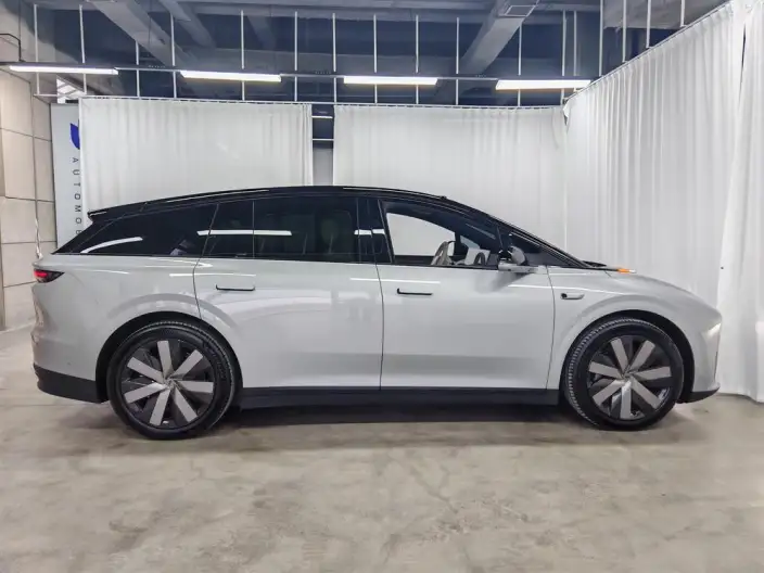 Li Auto i6 2025 Model 4WD Standard Edition – фото 7